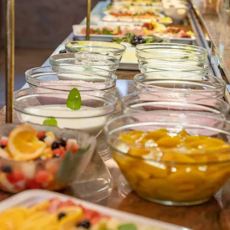 Astoria By Mayburgh فندق